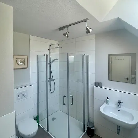 Unterm Alten Apfelbaum אוברלינגן